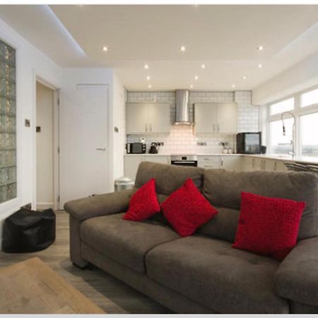 Luxury Panoramic Balcony Swindon Central Exterior photo