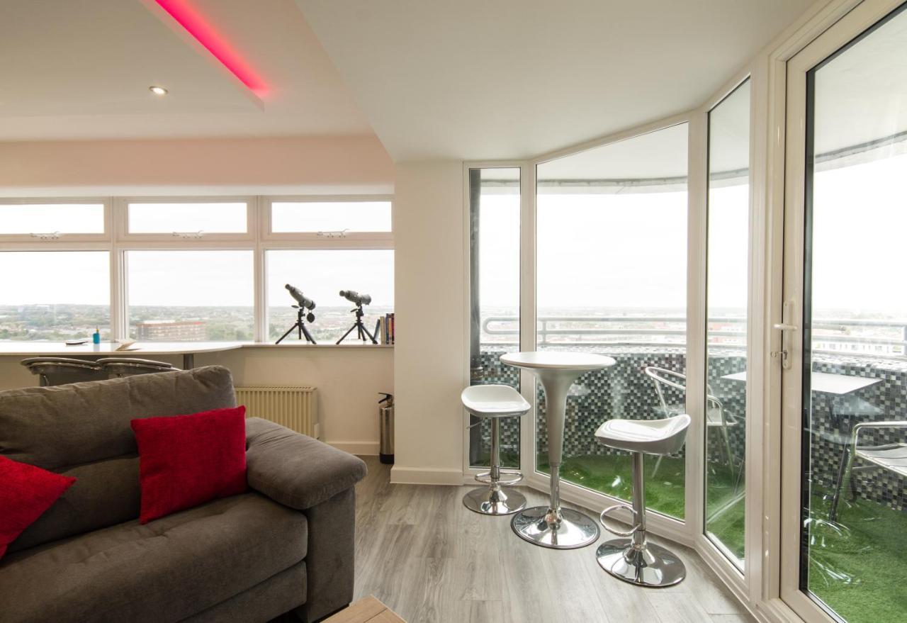 Luxury Panoramic Balcony Swindon Central Exterior photo